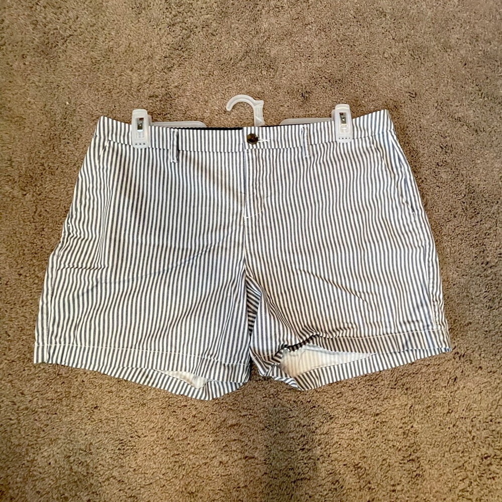 Old navy striped shorts. Size 14. Grey and white.